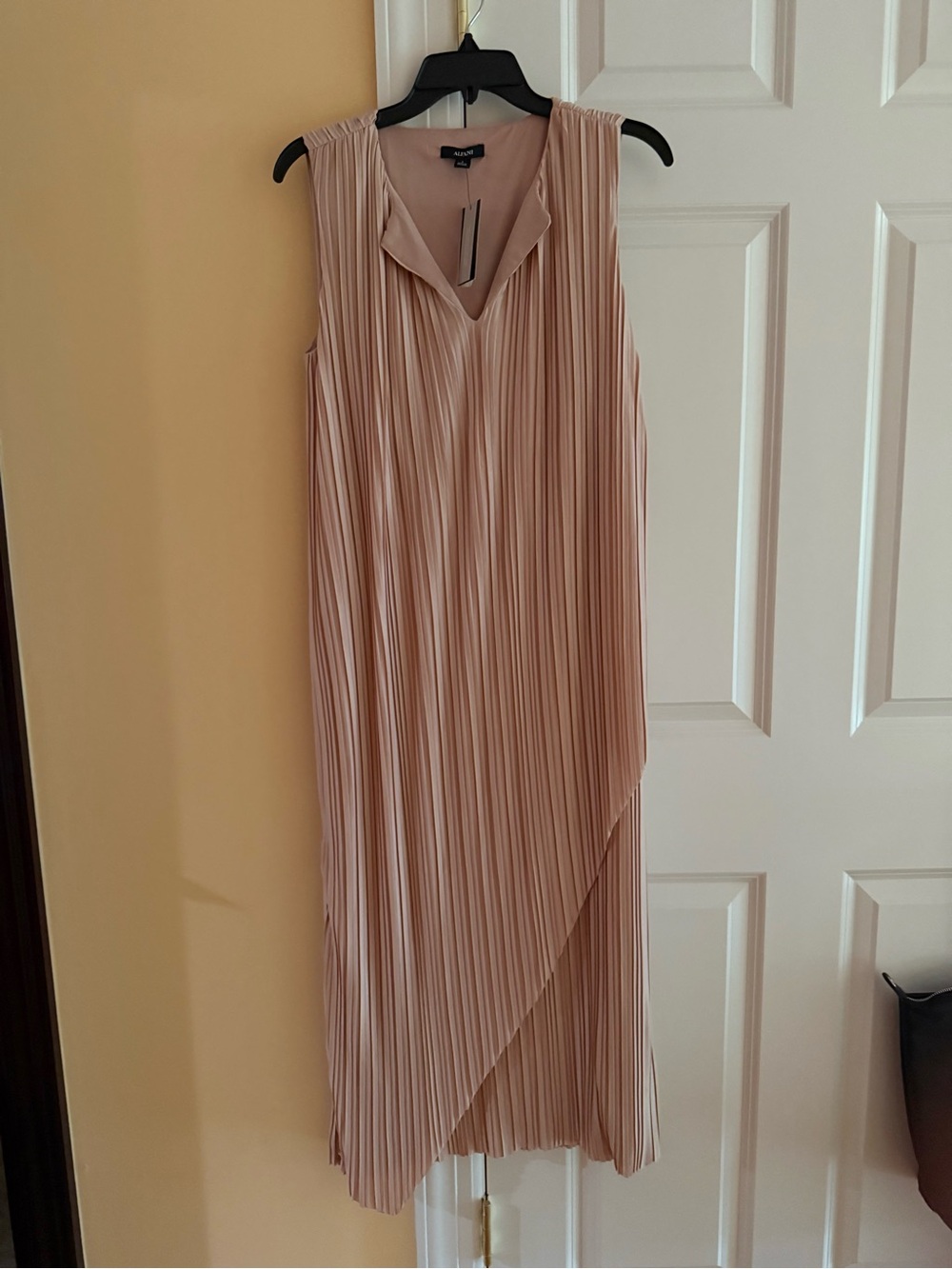 NWT Alfani Pleated V-Neck Sleeveless Midi Dress - Blush Pink